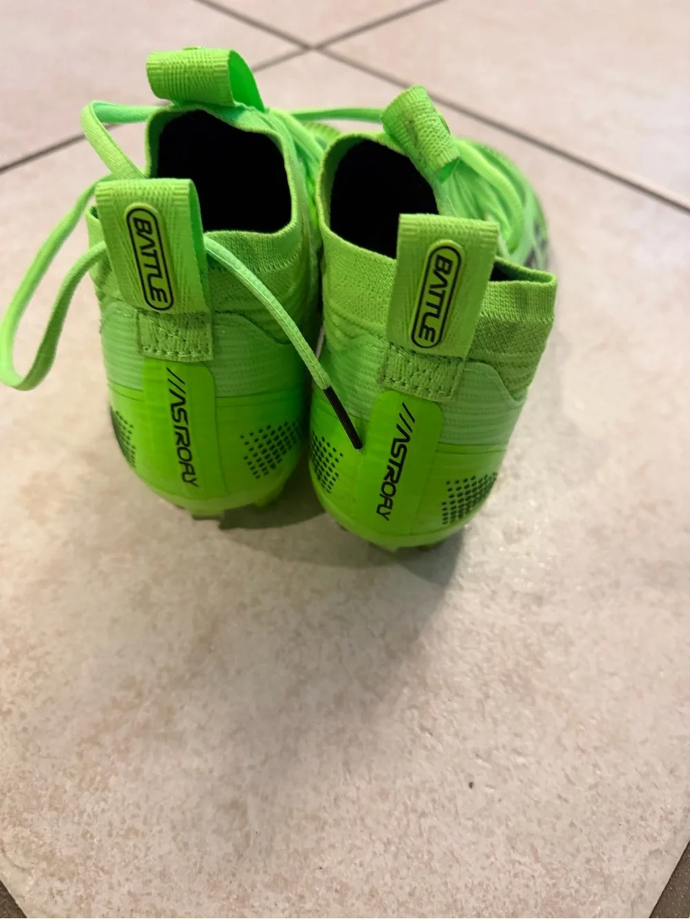 BATTLE Football cleats-Neon green
